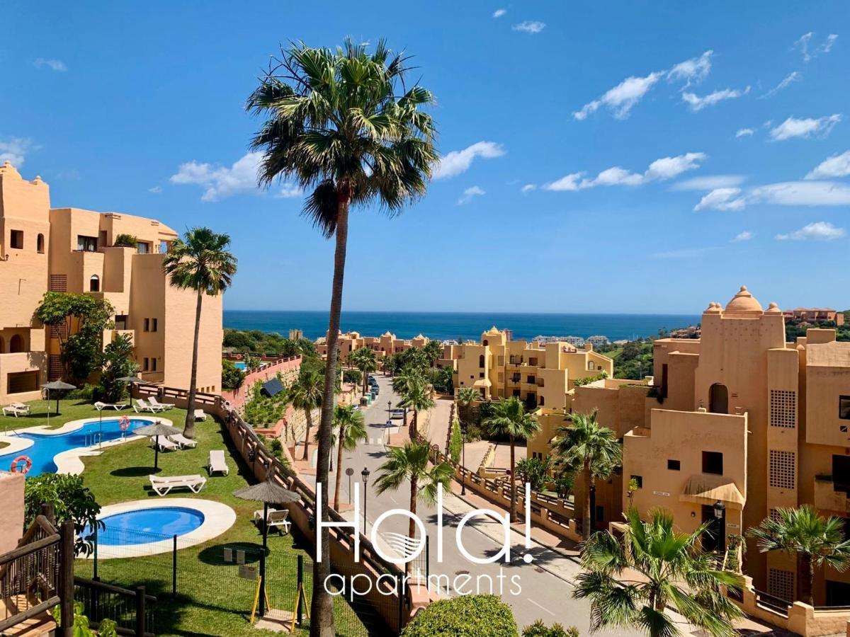 Hola! Apartments At Coto Real Манилва Экстерьер фото