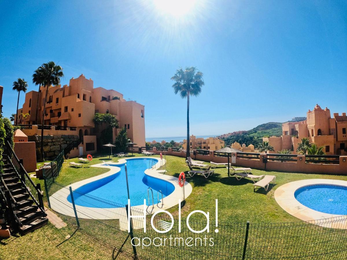 Hola! Apartments At Coto Real Манилва Экстерьер фото