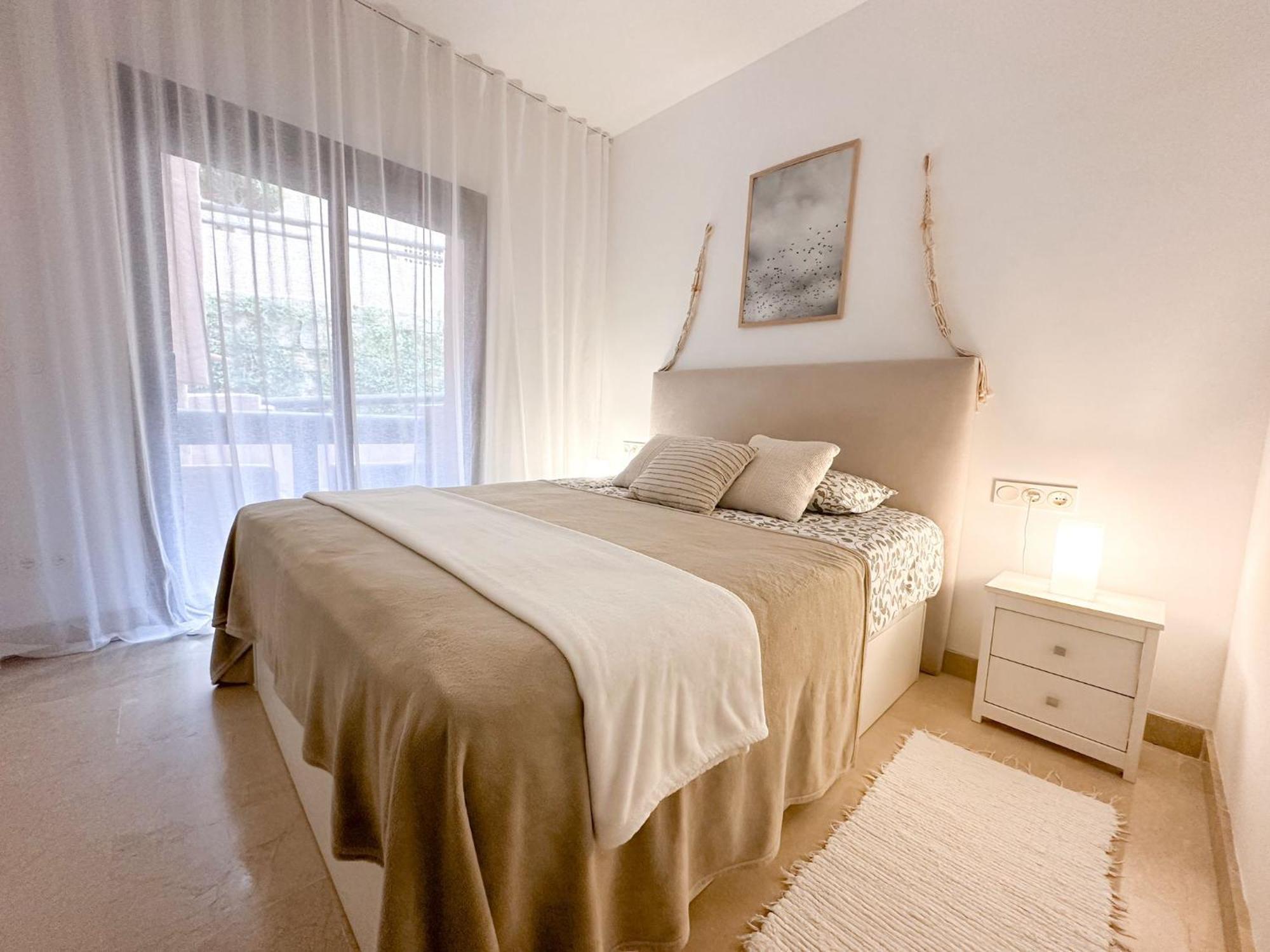 Hola! Apartments At Coto Real Манилва Экстерьер фото